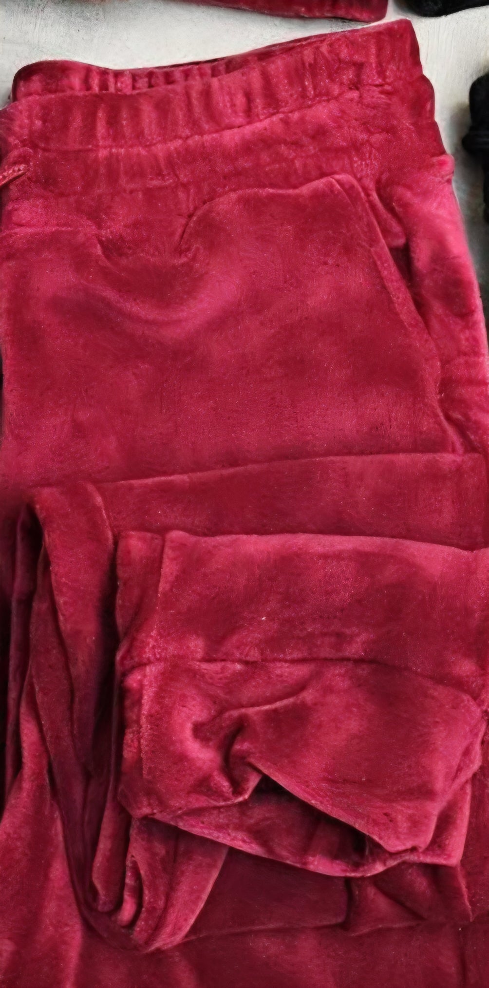 Conjunto Plush de 2 Piezas - Campera Crop y Pantalón Tiro Alto